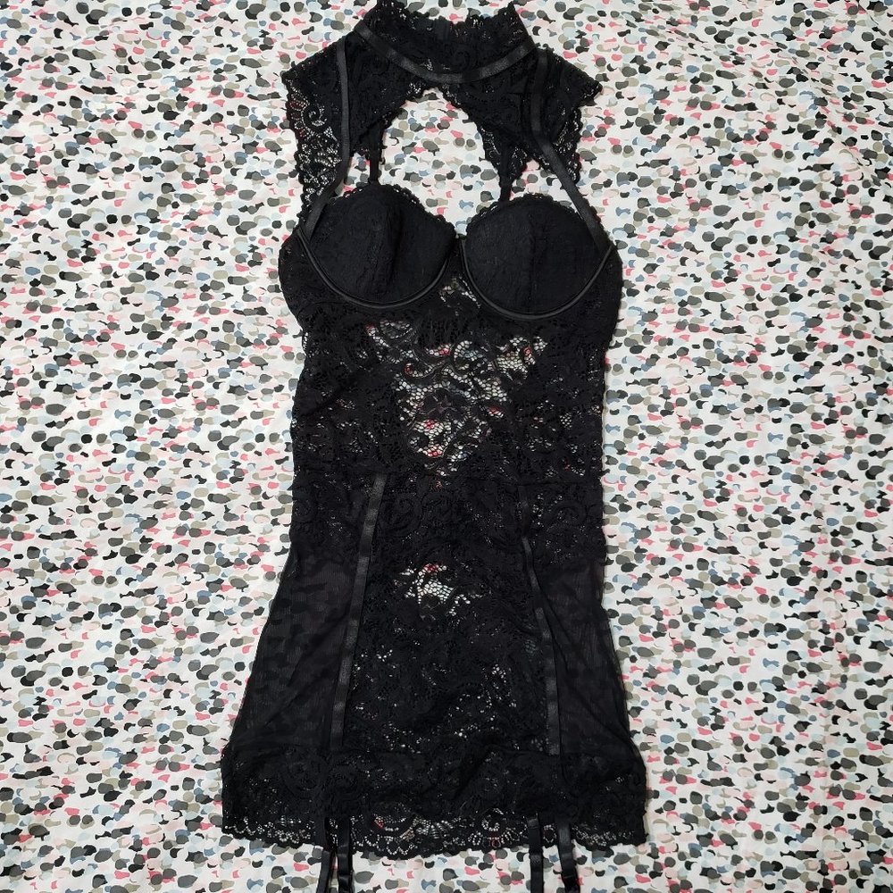 Fredricks of Hollywood blk highneck lace chemise